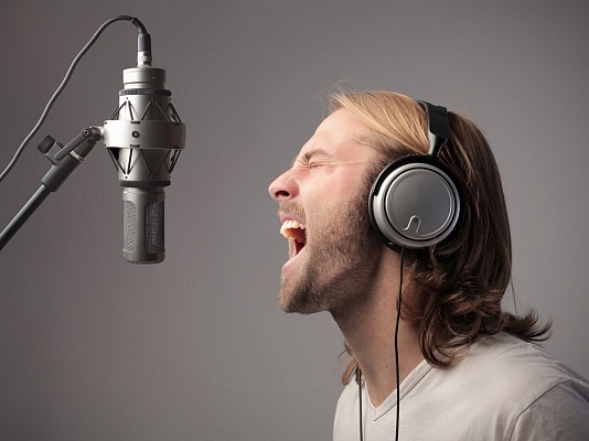 Запись песни в Астрахани. Ultra Подарки. Запись песни в студии звукозаписи Астрахани. Купить сертификат на создание своей песни в студии. Ultra Подарки Сервис UltraPodarki.ru 8 800 505 95 30. Запись песни Астрахань, запись песни, запись песни в студии Астрахани, запись песни в студии, сертификат на запись песни в Астрахани, сертификат на запись песни, урок вокала Астрахань, урок вокала, обучение вокалу Астрахань, обучение вокалу, эстрадный вокал Астрахань, эстрадный вокал,  создание песни Астрахань, создание песни