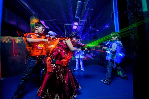 Игра в лазертаг в Астрахани. Сервис Ultra Подарки. Купить лазертаг в городе Астраханьf. Попробуйте лазерный пейнтбол в лазертаг клубе. Цены на лазертаг. Сервис: UltraPodarki.ru 8 800 505 95 30. Лазертаг в Астрахани, купить лазертаг Астрахань, лазертаг, купить лазертаг, лазерный пейнтбол Астрахань, лазертаг для детей Астрахань, лазертаг клуб, лазертаг клуб Астрахань