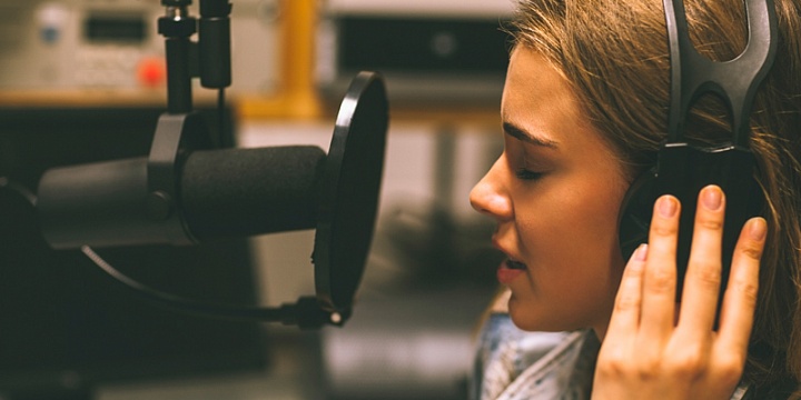 Запись песни в Астрахани. Ultra Подарки. Запись песни в студии звукозаписи Астрахани. Купить сертификат на создание своей песни в студии. Ultra Подарки Сервис UltraPodarki.ru 8 800 505 95 30. Запись песни Астрахань, запись песни, запись песни в студии Астрахани, запись песни в студии, сертификат на запись песни в Астрахани, сертификат на запись песни, урок вокала Астрахань, урок вокала, обучение вокалу Астрахань, обучение вокалу, эстрадный вокал Астрахань, эстрадный вокал,  создание песни Астрахань, создание песни