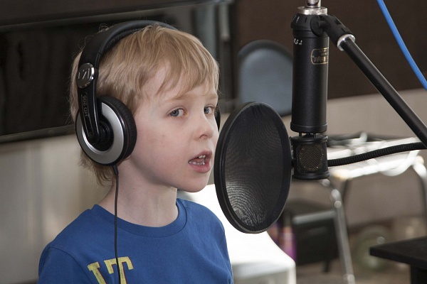 Запись песни в Астрахани. Ultra Подарки. Запись песни в студии звукозаписи Астрахани. Купить сертификат на создание своей песни в студии. Ultra Подарки Сервис UltraPodarki.ru 8 800 505 95 30. Запись песни Астрахань, запись песни, запись песни в студии Астрахани, запись песни в студии, сертификат на запись песни в Астрахани, сертификат на запись песни, урок вокала Астрахань, урок вокала, обучение вокалу Астрахань, обучение вокалу, эстрадный вокал Астрахань, эстрадный вокал,  создание песни Астрахань, создание песни