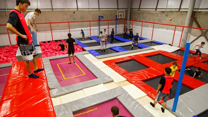 Прыжки в батутном центре в Астрахани. Сервис Ultra Подарки. Купить подарочный сертификат на батутный центр. Подарите прыжки на батуте для детей и взрослых в Астрахани. Сервис UltraPodarki.ru 8 800 505 95 30. Батутный центр Астрахань, батутный центр, прыжки на батуте Астрахань, купить батут Астрахань, батут, батут Астрахань